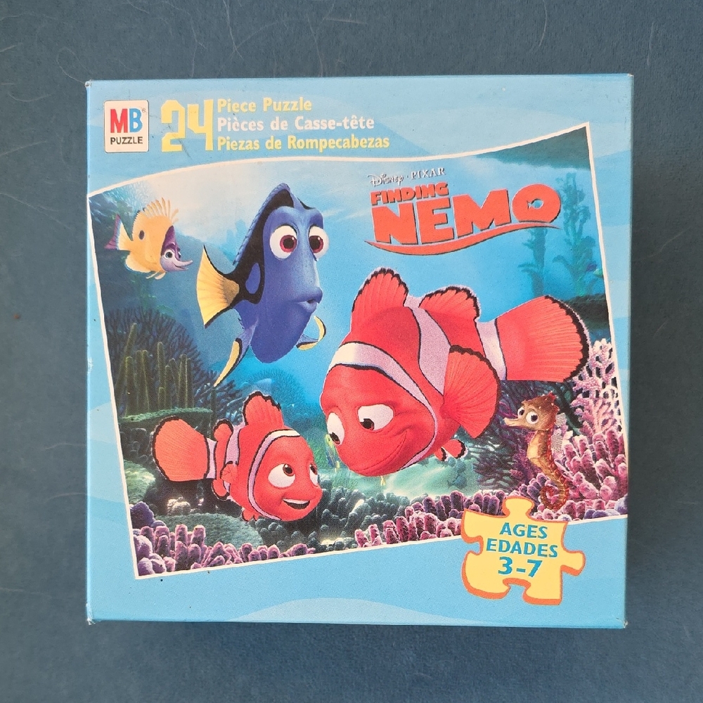 Hasbro Finding Nemo Puzzle - Blue and Red